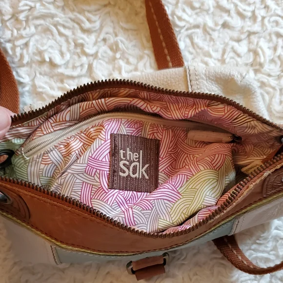 small the Sak brand leather bag - Picture 3 of 4